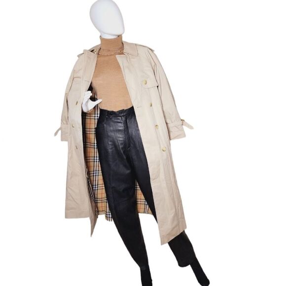 Burberry coat  - Picture 13 of 14